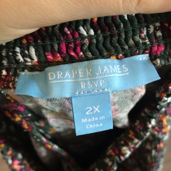 Draper James diary floral smocked blouse. Keyhole back. 2X prairie cottagecore - Picture 8 of 9